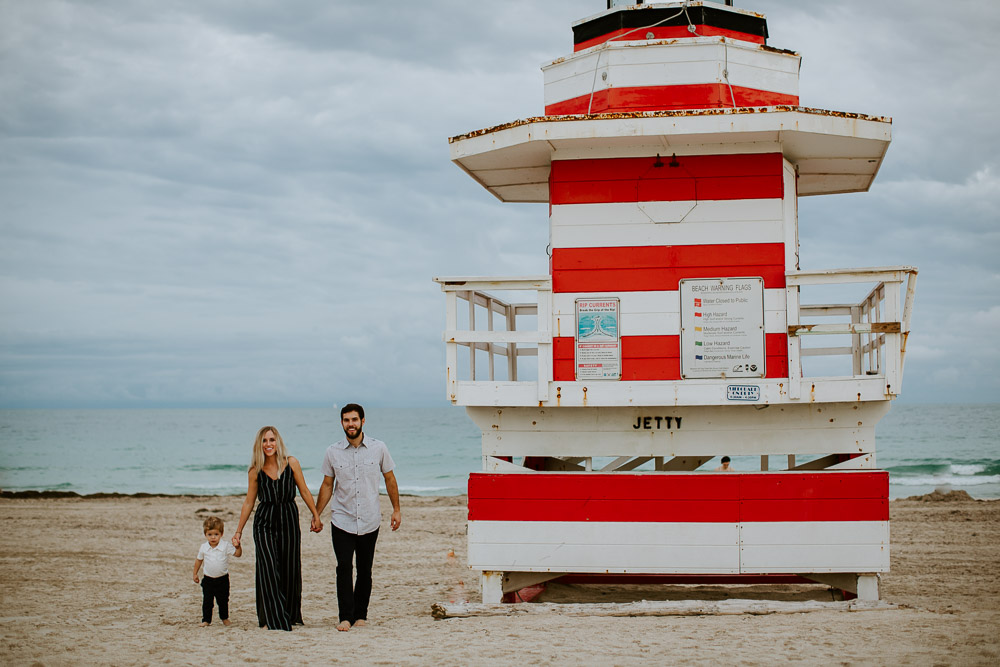 family at lighthouse